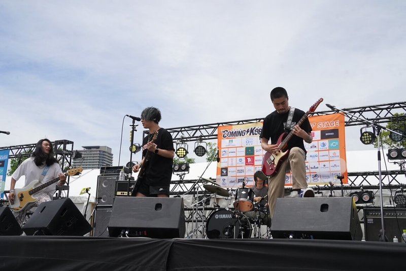 屏東縣政府主辦音樂活動「台灣祭」,奪得冠軍的樂團The Salitus 18日登上日本神戶最大戶外音樂祭Coming Kobe演出,全場觀眾歡呼回應。(屏東縣政府提供)中央社記者李卉婷傳真 114年5月18日