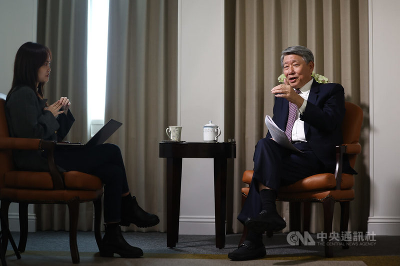 經濟部長郭智輝接受中央社專訪,針對台美關稅談判,他說,台廠普遍反映「幾%都不怕」,只怕稅率比日韓高。中央社記者王騰毅攝 114年5月18日