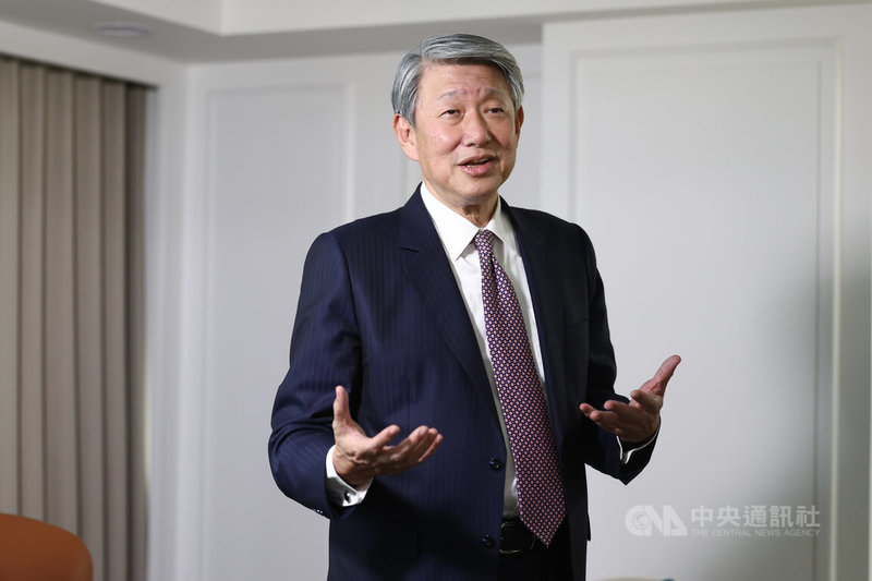面對台美關稅談判,經濟部長郭智輝接受專訪表示,台灣擁有很多他國沒有的優勢,最顯著的是半導體產業生態系,如今美國要解決生產空洞化問題,「一定要靠台灣」。中央社記者王騰毅攝 114年5月18日