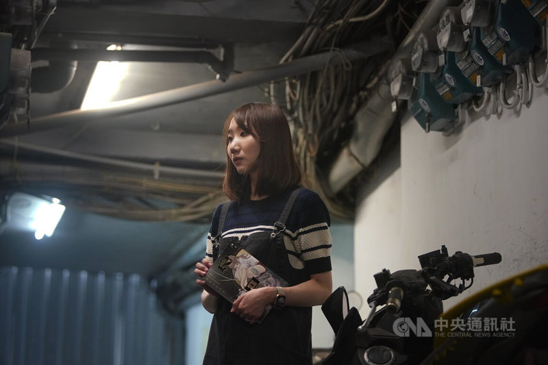 漫畫家柚子推出首部短篇漫畫集「良田:柚子異色精選集」,以不同視角故事窺探人性,其中短篇「謀殺」也正構思如何發展為長篇作品。中央社記者徐肇昌攝 114年5月18日
