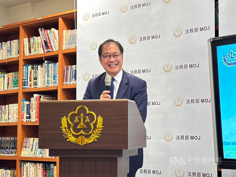 法務部19日舉行施政週年記者會,部長鄭銘謙(圖)致詞時表示,輔導吸毒者獲新生,降低需求才能降低供給。中央社記者劉世怡攝 114年5月19日