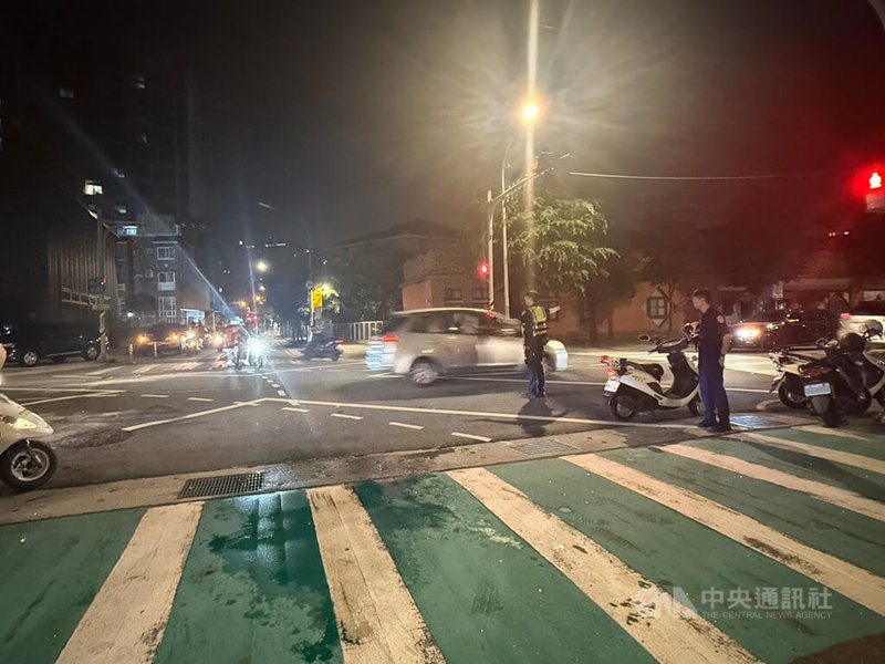 新北市三峽區19日下午發生重大車禍,造成3死12傷。圖為肇事地點國光街與國成街口路段晚間恢復通行。中央社記者林恕暉攝 114年5月19日