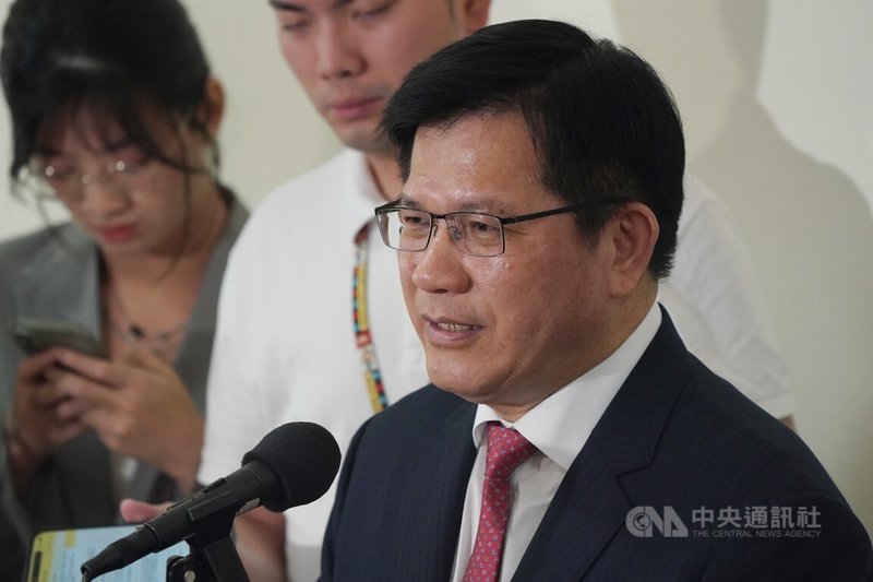 近期傳出前立委林昶佐將接任駐芬蘭代表,外交部長林佳龍(前)19日在立法院接受媒體聯訪時表示,林昶佐人事案正辦理中,要由總統府公告,並肯定林昶佐在人權外交的國際交流經驗。中央社記者徐肇昌攝 114年5月19日
