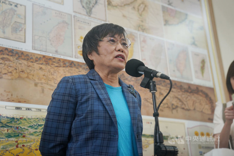 立法院內政委員會19日繼續審查地方制度法部分條文修正草案,邀內政部長劉世芳(圖)列席備詢。針對「中正路」是否改名,劉世芳會前受訪表示,據促轉條例目前已有264件威權象徵完成處置,另有677件待處置,會持續跟部會、地方政府溝通;若要移除有些經費上困難的話,內政部會協助。中央社記者徐肇昌攝 114年5月19日