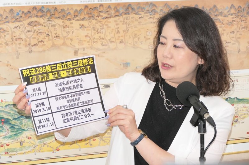 「剴剴」案引發社會關注,外界希望修刑法,使凌虐故意殺害兒童者應處死刑,且不得假釋。民進黨立法院黨團幹事長吳思瑤19日受訪,提及過去立法院3度修正刑法第286條過程,現在社會有修法呼聲,民進黨團願意正向討論、傾聽各界意見。中央社記者林敬殷攝 114年5月19日