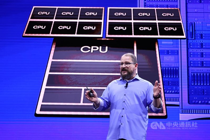 2025台北國際電腦展(COMPUTEX)將於20日登場,19日下午晶片設計大廠高通(Qualcomm)總裁暨執行長艾蒙(Cristiano Amon)(圖)發表主題演講,暢談新個人電腦(PC)時代的核心內容。中央社記者翁睿坤攝 114年5月19日
