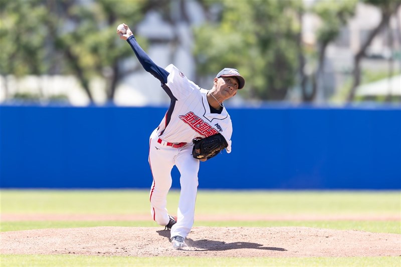 亞運成棒培訓隊藍白對抗賽19日第2戰,藍隊由19歲投手林張子俊(圖)先發,投3局無失分最速151公里、無關勝敗。(中華民國棒球協會提供)