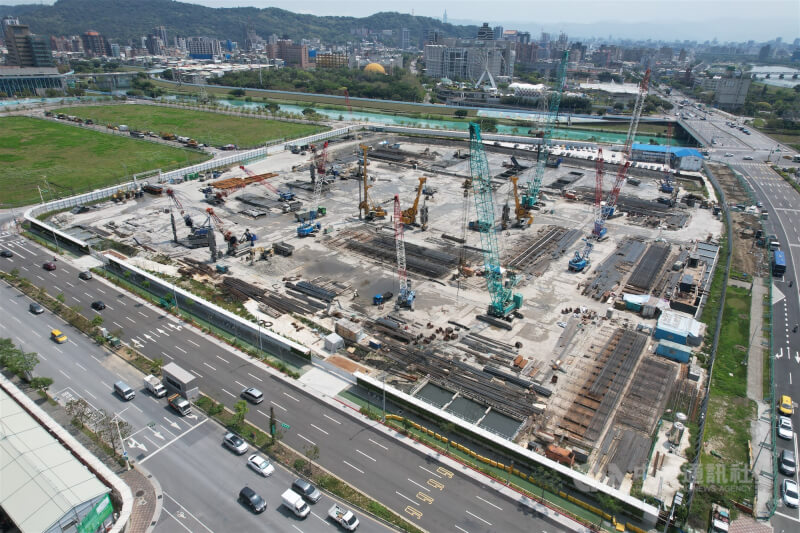 圖為台北市北投士林科技園區一帶興建中的建案。(中央社檔案照片)