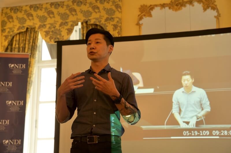 林昶佐談及派駐芬蘭的外交工作,不僅是過去國會外交、國際人權跨國合作的工作畫面湧現,連在音樂上也有巧妙的緣分。(圖取自facebook.com/limfreddy)