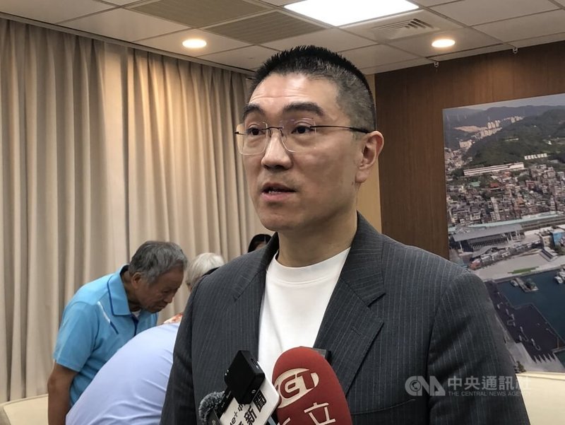 基隆市長謝國樑(圖)20日受訪談及高齡駕駛議題時表示,他贊成達一定年齡後,須驗證駕駛能力,但希望要有更多研究,才能研究出較好政策。中央社記者王朝鈺攝 114年5月20日