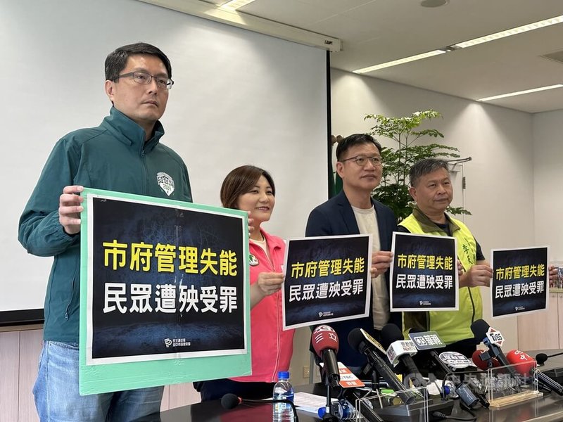 台中大安濱海樂園近日發生鐵釘傷人事件,民主進步黨台中市議會黨團20日舉行記者會,要求台中市政府即刻啟動全面檢查與清理作業。中央社記者趙麗妍攝 114年5月20日
