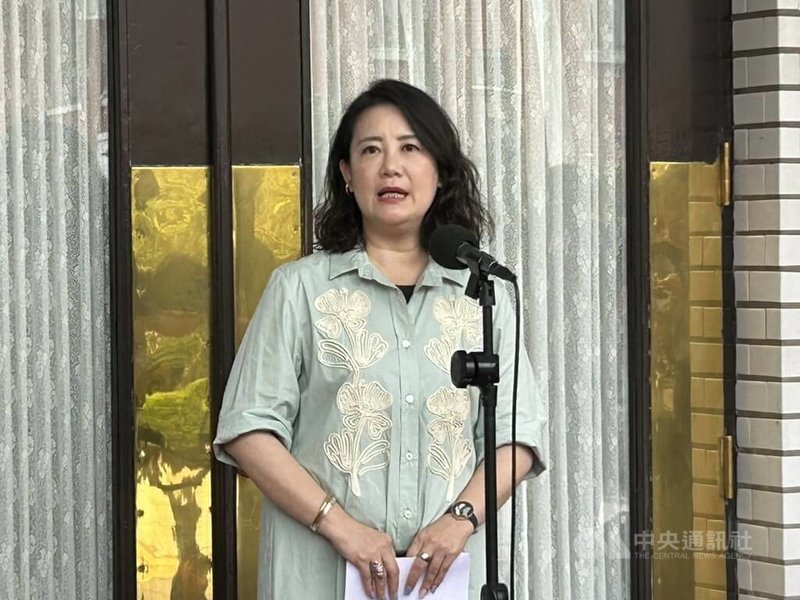 立法院會20日處理國民黨立法院黨團提出「延會至7月31日」及3項公投案，民進黨團幹事長吳思瑤（圖）表示，藍白延會就是為了撐起國會保護傘，躲避司法偵辦，為了強行通過普發現金條例，慷國家之慨救自己的罷免，毫無正當性，也缺乏合理性。中央社記者林敬殷攝  114年5月20日