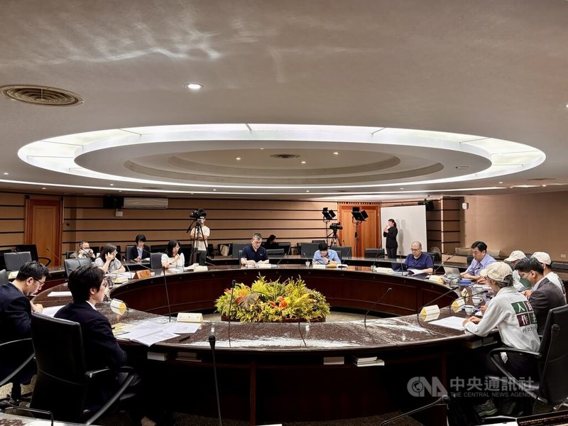 中選會20日針對廢止選罷法修法公投案舉行聽證。中央社記者高華謙攝 114年5月20日