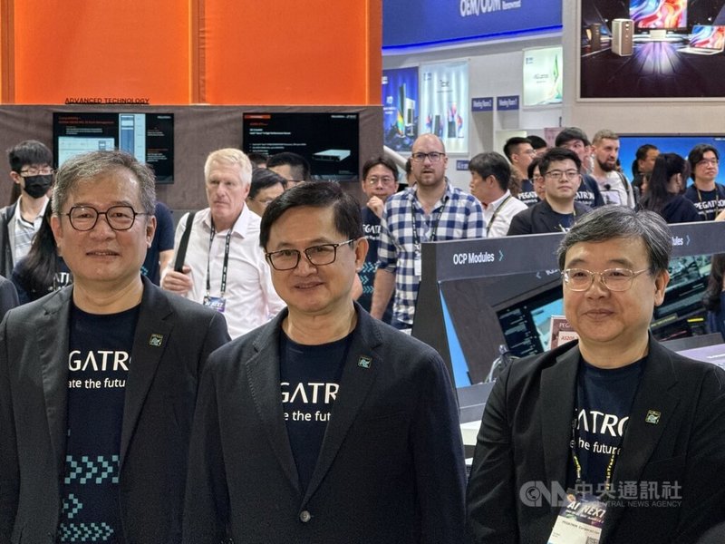 代工廠和碩今年首次參加台北國際電腦展（COMPUTEX），20日舉辦開展活動，由和碩董事長童子賢（中）、共同執行長鄭光志（左）和鄧國彥（右）主持。中央社記者吳家豪攝  114年5月20日