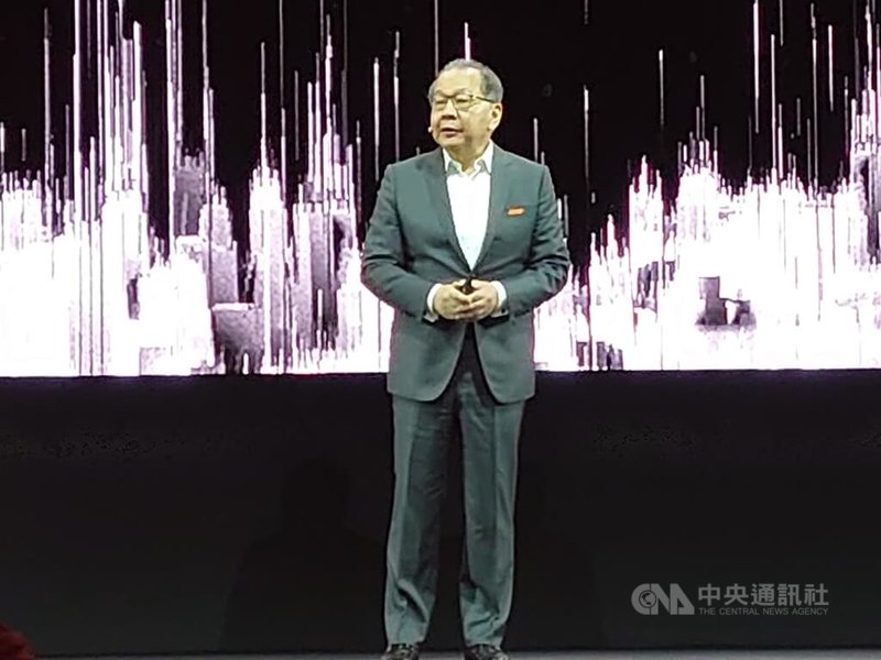聯發科執行長蔡力行20日在COMPUTEX主題演講宣布,聯發科2奈米產品將於今年9月設計定案(Tape out),相較3奈米製程,效能將提升15%,功耗下降25%。中央社記者張建中攝 114年5月20日