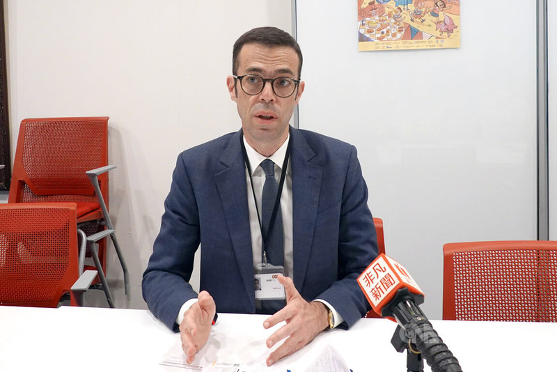 法國在台協會主任龍燁(Franck Paris)20日表示,鴻海與法商合資布局半導體先進封測,進一步建立歐洲晶片供應鏈,也期待複製台積電模式引起「以大帶小」效應。中央社記者楊堯茹攝 114年5月20日