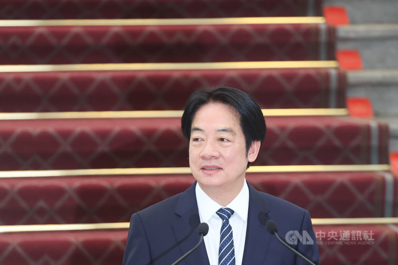 總統賴清德(圖)20日在總統府敞廳發表就職週年談話表示,將指示國安團隊著手規劃,向在野黨主席進行「重要國安情勢簡報」,期望朝野政黨領袖,無論政治立場為何,都能夠以國家利益為優先,以守護國家安全為前提,在相同的事實基礎上,坦率真誠交換意見、共商國是,攜手面對國家的各項挑戰。中央社記者吳家昇攝 114年5月20日