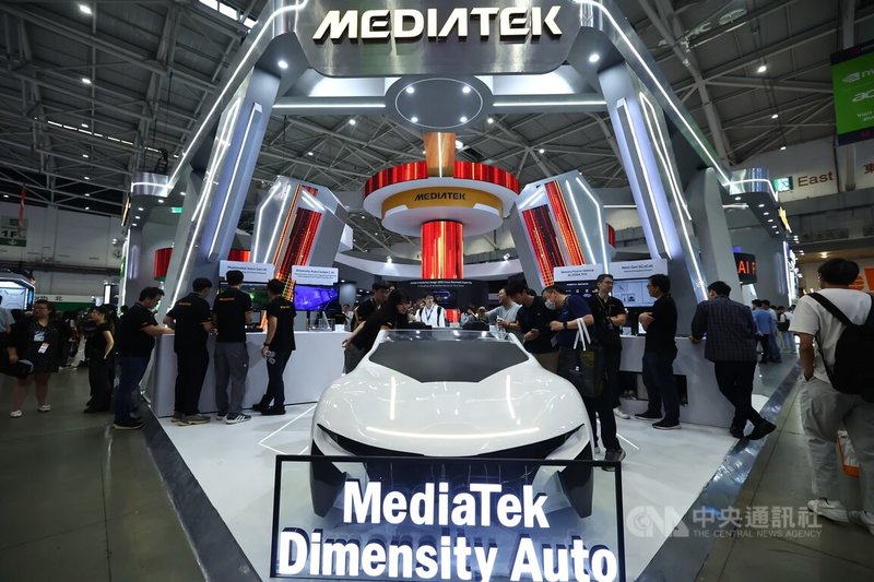 2025台北國際電腦展(COMPUTEX)20日在南港展覽館盛大開幕,聯發科攤位展出Dimensity Auto汽車平台。中央社記者翁睿坤攝 114年5月20日