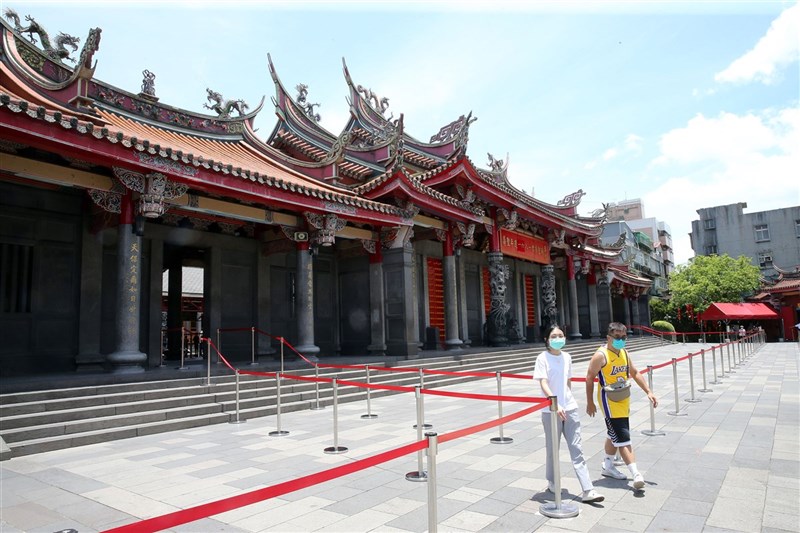 張女控行天宮董事長吳岳羽詐失智養父捐房地產，北檢 昨天處分不起訴。行天宮發文感謝還給行天宮、吳岳羽 清白，將以獲贈房產相關收益補注各項公益活動。（中 央社檔案照片）