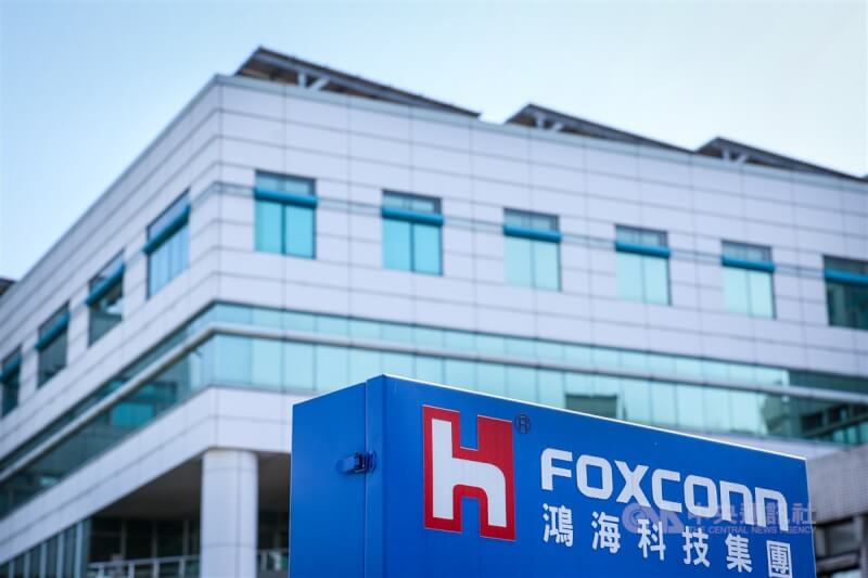 路透社報導,蘋果公司正將更多生產線移出面臨關稅打擊的中國,供應商富士康將對印度投資15億美元。(中央社檔案照片)