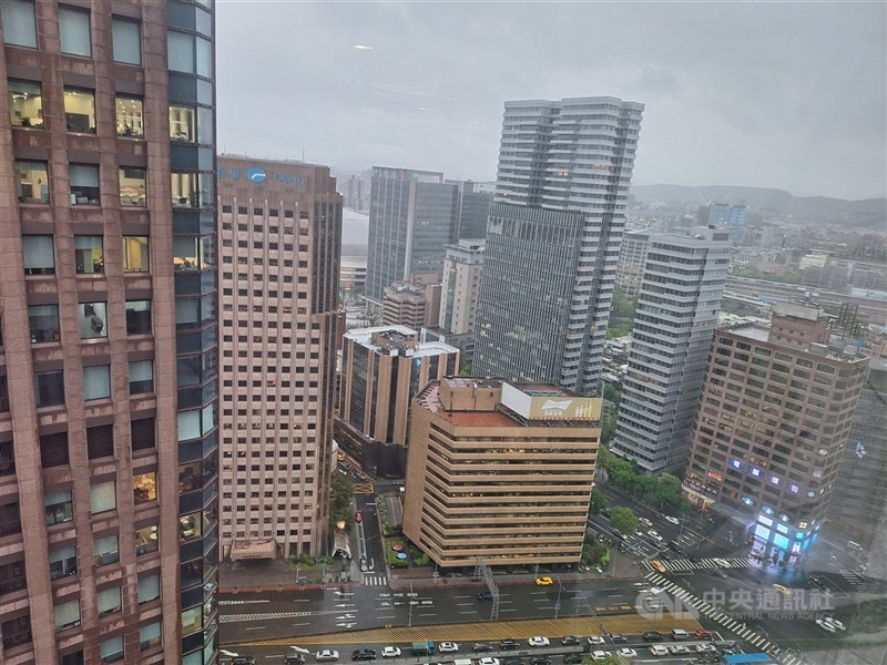 財政部公布新青安4月統計,受理、撥貸的戶數與金額雙雙呈現月減、年減格局。(中央社檔案照片)