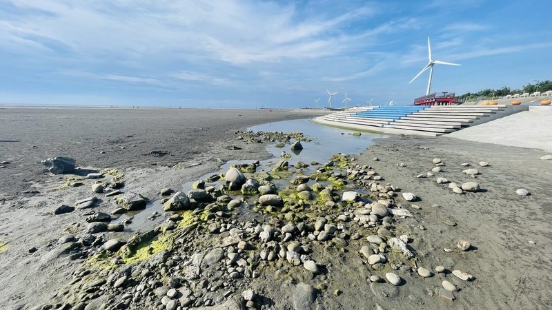 台中大安濱海樂園是許多中部民眾會於夏季前往的熱門景點,近日卻發生鐵釘傷人事件。(民主進步黨籍台中市議員王立任提供)中央社記者趙麗妍傳真 114年5月20日