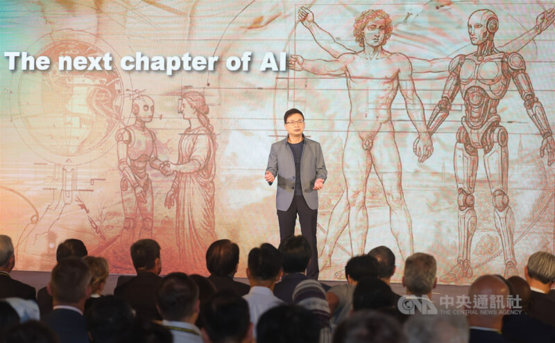 2025年台北國際電腦展(COMPUTEX 2025)20日在南港展覽館1館舉行開幕典禮,貿協董事長黃志芳(圖)表示,今年來自全球各地買主達5萬名為歷年最多,所創造商機一定也最大;他強調,無論地緣政治如何變化,AI產業前景都是「越來越好」。中央社記者張新偉攝 114年5月20日
