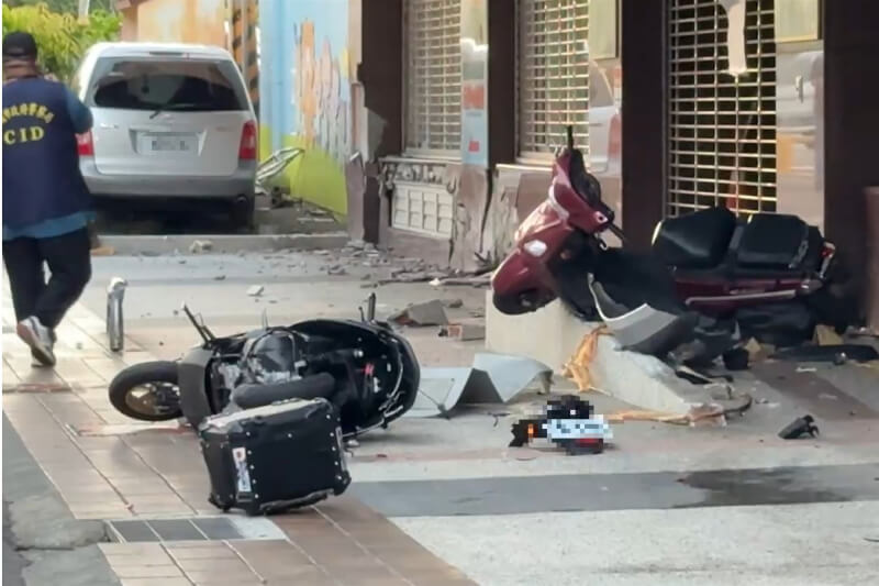 台南市玉井區20日傍晚發生廂型車疑暴衝事件,造成1對步行經過的夫妻1死1傷。(讀者提供)中央社記者楊思瑞台南傳真 114年5月20日