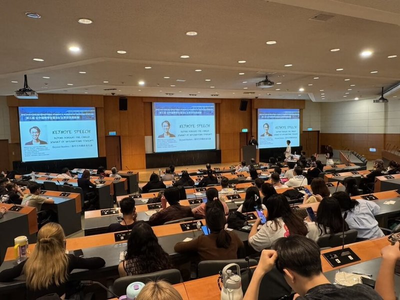 弘光科技大學國際事務處與台中美國商會、康百視國際交流協會(CIEA)日前合辦「第2屆台中國際學生留台與企業交流座談會」,協助國際學生深入了解台灣就業市場與相關法規。(弘光科大提供)中央社記者郝雪卿傳真 114年5月21日