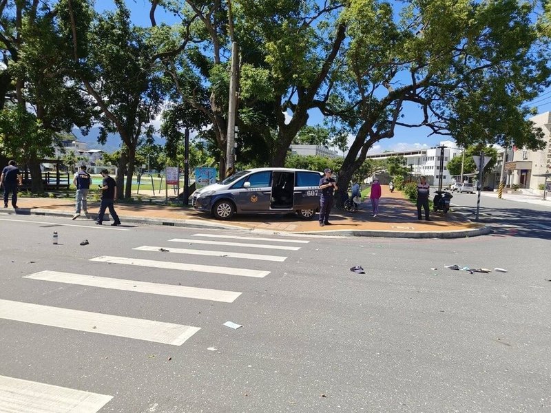 花蓮縣玉里鎮21日發生一起死亡車禍,一輛微型電動二輪車與自小客車碰撞,8旬騎士當場失去呼吸心跳,送醫不治。(民眾提供)中央社記者李先鳳傳真 114年5月21日