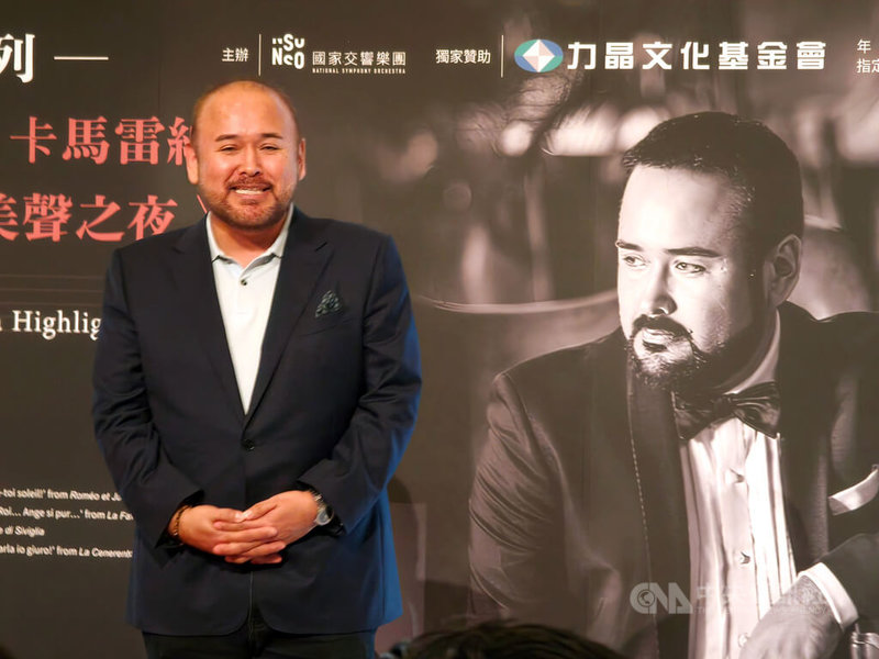 墨西哥男高音卡瑪雷納(Javier Camarena,另譯:卡馬雷納)(圖)是當今聲樂界最重量級的男高音之一,在NSO國家交響樂團邀約之下首度訪台演出。卡馬雷納個性謙遜,21日記者會上沒等樂團要求他開口就是漂亮高音。中央社記者趙靜瑜攝 114年5月21日