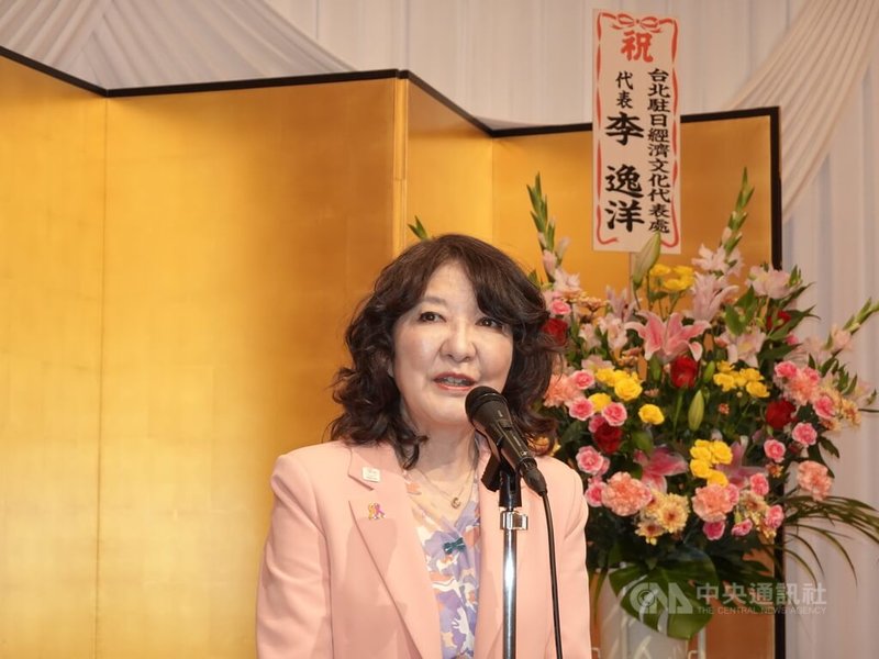 自民黨參議員片山皋月21日晚間出席「日本台灣親善協會」時表示,自民黨政調會內部新設了一個「與外國人良好共生」的特命委員會,小野寺五典擔任會長,她被任命為幹事長,將研議修改「外國駕照更換」制度,原則上朝不再承認沒有住民票的方向推動。中央社記者楊明珠東京攝 114年5月21日