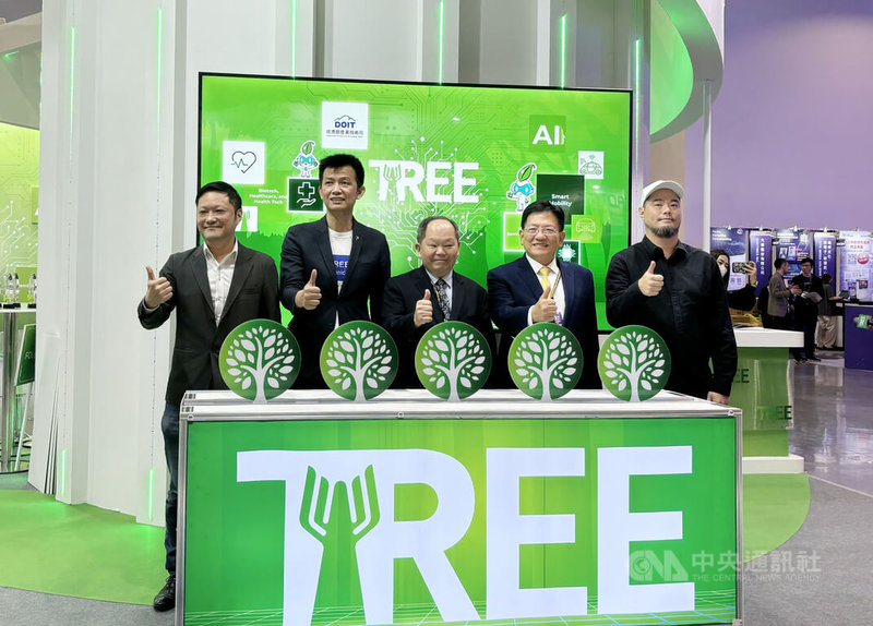 經濟部產業技術司21日於亞洲最大新創展會InnoVEX,舉辦TREE新創主題館開幕式,涵蓋工研院、船舶中心、台大、成大、北科大等單位,聚焦AI、生醫、智慧行動與淨零碳排等領域。中央社記者劉千綾攝 114年5月21日