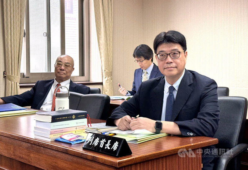 大陸委員會主委邱垂正21日上午赴立法院內政委員會,進行業務報告並備詢,並呼籲中共務實面對中華民國。中央社記者吳柏緯攝 114年5月21日