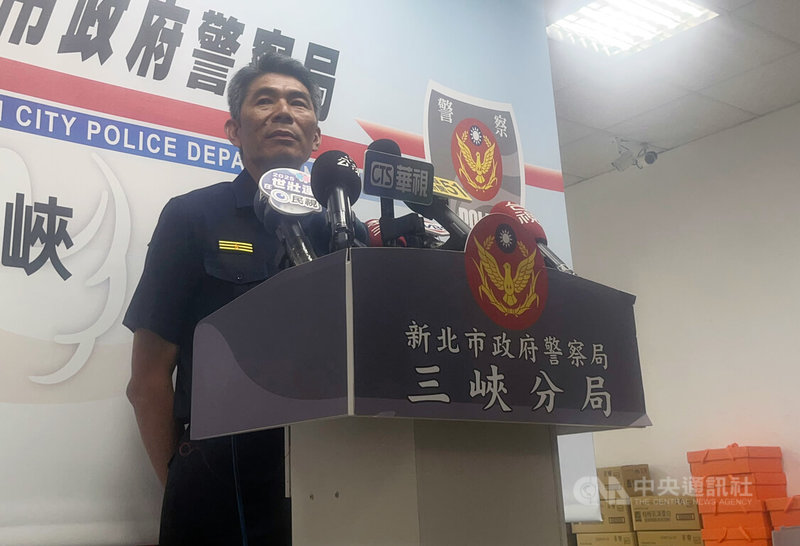 三峽北大國小外重大車禍調查進展各界關注,新北市警察局三峽分局21日表示,經查發現余姓肇事駕駛下交流道後未直接返家,繞行約20分鐘,全案動機及經過皆待釐清,但余男目前只有短暫睜眼,何時能做筆錄無法預測。中央社記者趙敏雅攝 114年5月21日