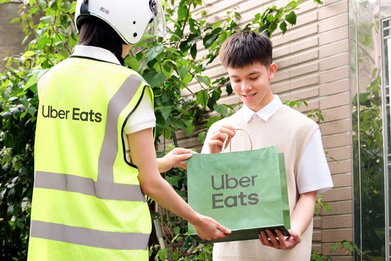 Uber Eats宣布,即日起,13至17歲的青少年可透過家長的「家庭帳號」功能,開設Uber Eats青少年版專屬帳戶,使用Uber Eats平台美食外送,同時平台也提供多重安全機制。(Uber Eats提供)中央社記者江明晏傳真 114年5月21日
