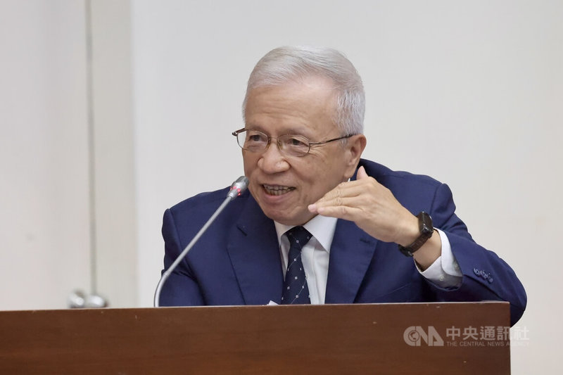 總統賴清德宣示將成立主權基金,打造國家級投資平台。中央銀行副總裁嚴宗大(圖)21日出席立法院財政委員會,被問及此議題時表示,央行對主權基金抱持正面態度,但強調管理外匯存底與主權基金管理完全是兩回事,主權基金不應由央行主導。中央社記者王飛華攝 114年5月21日