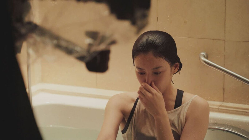 台灣恐怖片「山忌 黃衣小飛俠」即將上映,香港演員袁澧林(圖)片中有一場在浴缸中嗆水的戲,她坦言當天拍到很不舒服,水從四面八方像是要衝進腦裡,眼睛、鼻子都很痛。(威視提供)中央社記者王心妤傳真 114年5月21日