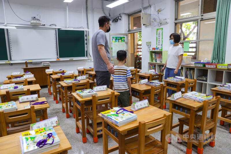 114學年度中小學行事曆草案,寒假結束後上3天課又接春節假期,教育部研擬調整方案。圖為北市幸安國小教室。(中央社檔案照片)