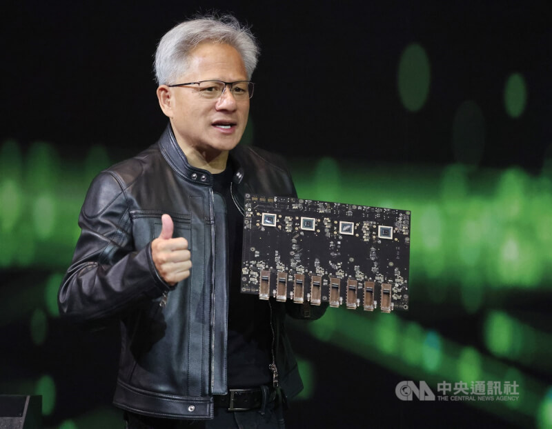 NVIDIA創辦人暨執行長黃仁勳21日在台北文華東方酒店B2大宴會廳舉辦記者會接受全球媒體問答。中央社記者張新偉攝 114年5月21日