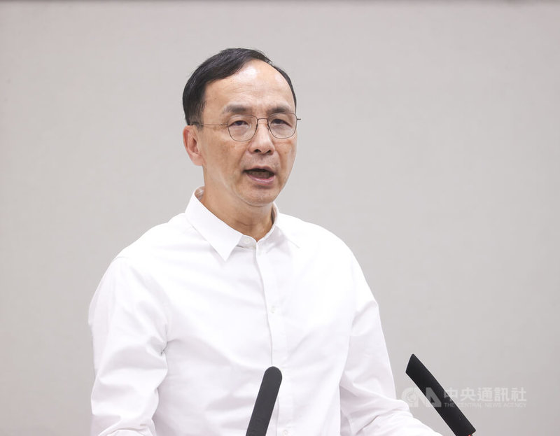 總統賴清德宣布政府將成立主權基金,國民黨主席朱立倫(圖)21日在中常會上表示,國民黨願意一起深入討論,讓主權基金成為台灣整體金融投資策略安定的穩定力量。中央社記者謝佳璋攝 114年5月21日