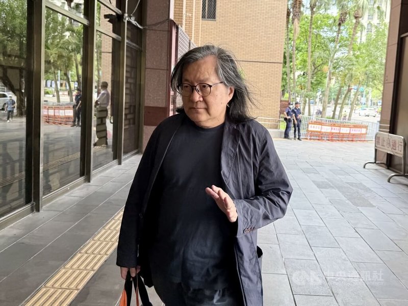 台北地方法院審理京華城案,22日以證人身分傳喚前台北市都發局長林洲民(圖),由檢察官及律師進行交互詰問。中央社記者林長順攝 114年5月22日