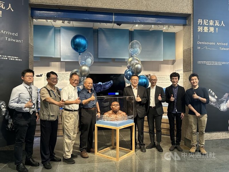 國立自然科學博物館22日起推出特展「丹尼索瓦人到台灣」,展示「澎湖原人」真品化石,帶領民眾一窺在澎湖水道海底塵封已久的古老人類之謎。中央社記者趙麗妍攝 114年5月22日