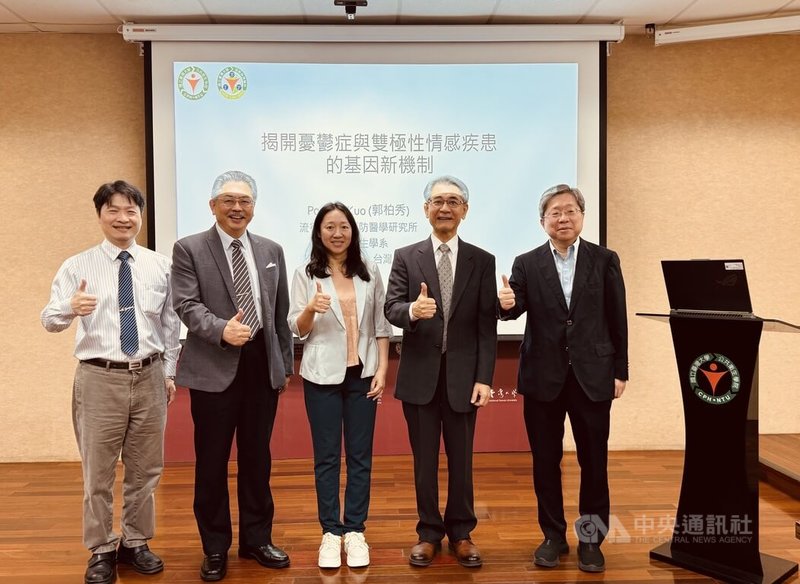 憂鬱症、躁鬱症對生活影響深遠,台大公衛完成一項橫跨亞洲、非洲等人種研究,蒐集500萬、290萬樣本,辨識697、298個相關基因位點,可望助早期預防。中央社記者沈佩瑤攝 114年5月22日