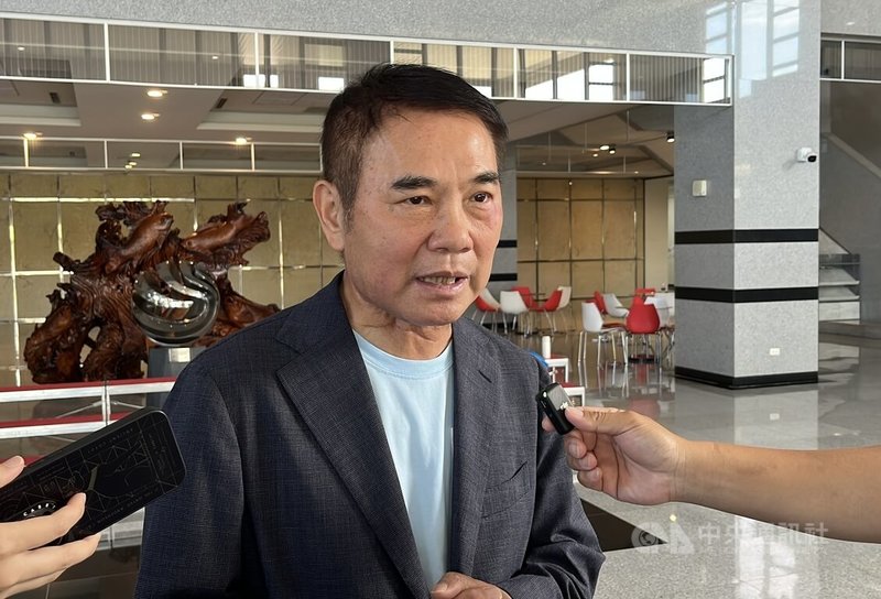 行政院函文各縣市刪減一般性補助款,苗栗縣將減少新台幣28.1億元,約占縣內總預算10%。縣長鍾東錦(圖)22日受訪表示,恐將衝擊教育建設、社福補助及工程款給付。中央社記者管瑞平攝 114年5月22日
