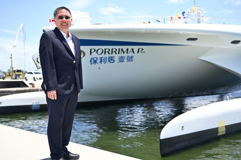 膽固醇液晶顯示電子紙廠虹彩光電22日宣布，攜手保利馬公司（Porrima Inc.），將旗下節能的全彩電子紙顯示技術導入Porrima P111零碳排未來船，展現對淨零排放願景的實質行動。（虹彩光電提供）中央社記者潘智義傳真  114年5月22日