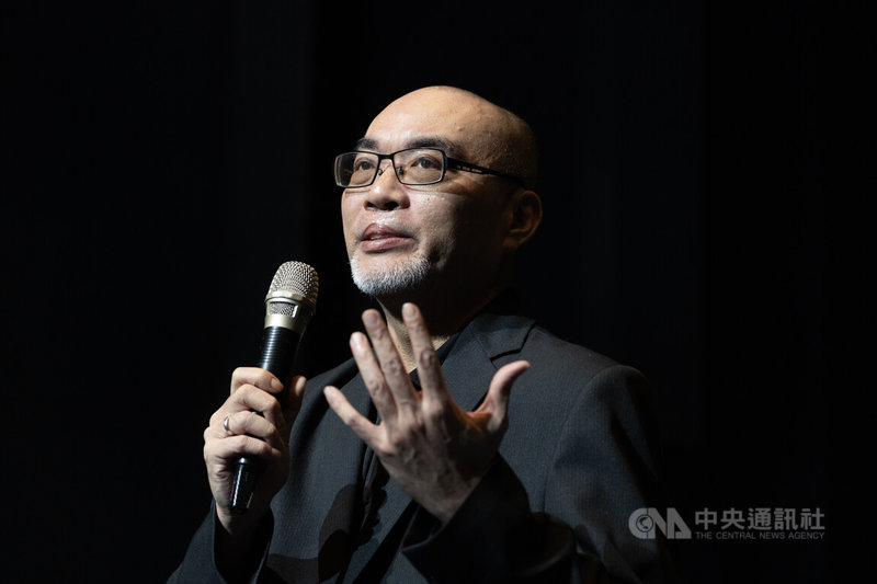 台北市立國樂團跨界製作台灣歌劇「我的媽媽欠栽培」,22日在台北表演藝術中心舉行彩排記者會,北市國團長鄭立彬(圖)與會並致詞。中央社記者趙世勳攝 114年5月22日