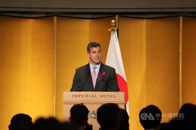 駐日代表處與巴拉圭駐日本大使館22日晚間在東京舉辦慶祝台灣、巴拉圭、日本友好酒會,巴拉圭總統潘尼亞(圖)致詞表示,他對台灣的情感「源於對這個偉大國家的敬意與感激」。台灣是巴拉圭的好朋友,總在逆境對巴拉圭伸出援手,巴拉圭數十年來都是台灣最堅定不移的盟友。中央社記者楊明珠東京攝 114年5月22日
