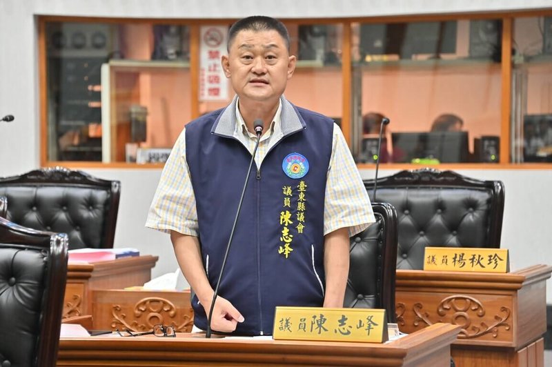 台東縣政府表示,行政院以統一比例刪減各縣市一般性補助款為由,刪減台東114年度補助新台幣22.68億元,減幅高達27.32%,包含國民黨籍縣議員陳志峰(圖)等人22日都在議會質詢時關切相關議題。(台東縣議會提供)中央社記者盧太城台東傳真 114年5月22日