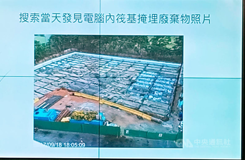 環境部22日舉行「環檢警再次攜手出擊 破獲廠房筏基非法掩埋千噸廢棄物」記者會,公布桃園某業者為節省清理費用,多年前將大量廢棄物以重建廠房為掩護,非法掩埋在廠房筏式基礎下,環檢警接獲檢舉循線破獲。(翻攝畫面)中央社記者汪淑芬傳真 114年5月22日